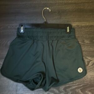 Vuori Shorts